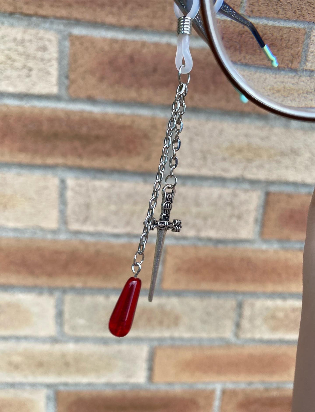 Vampire Rogue Glasses Charm
