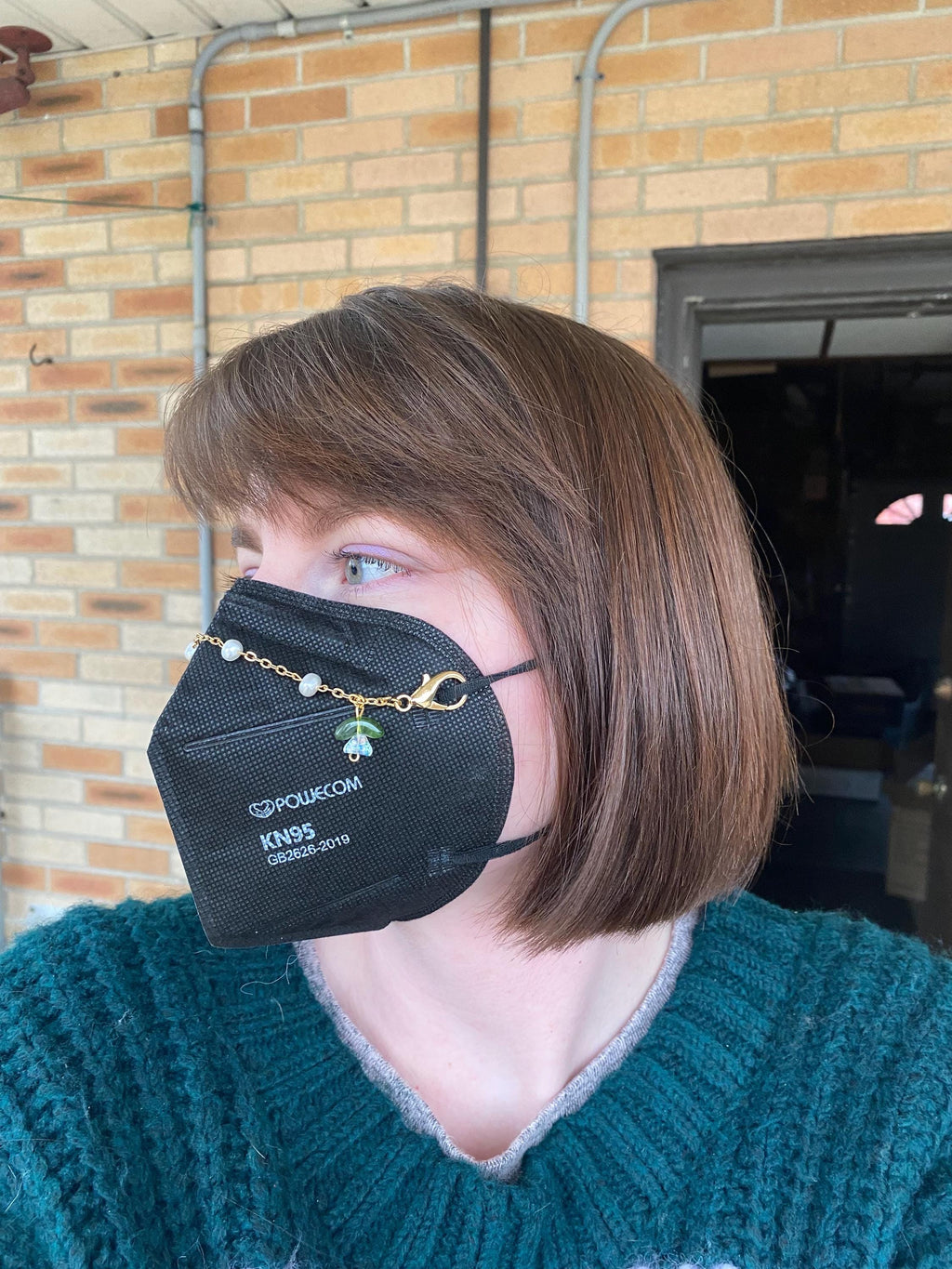 Pearl Iridescent Flowers Mask Chain