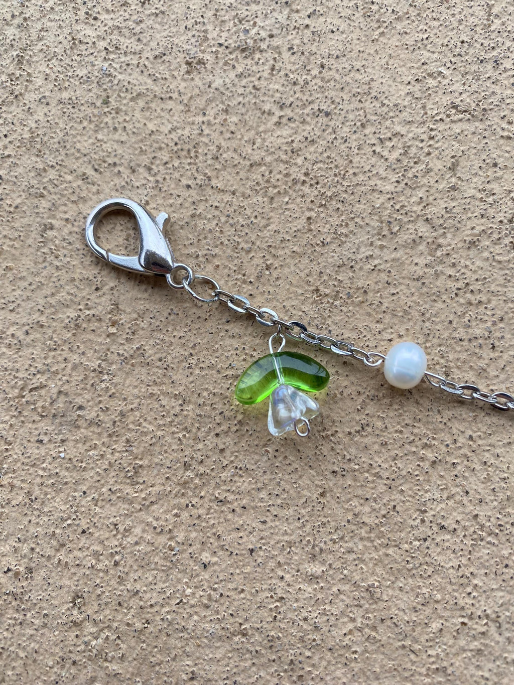 Pearl Iridescent Flowers Mask Chain