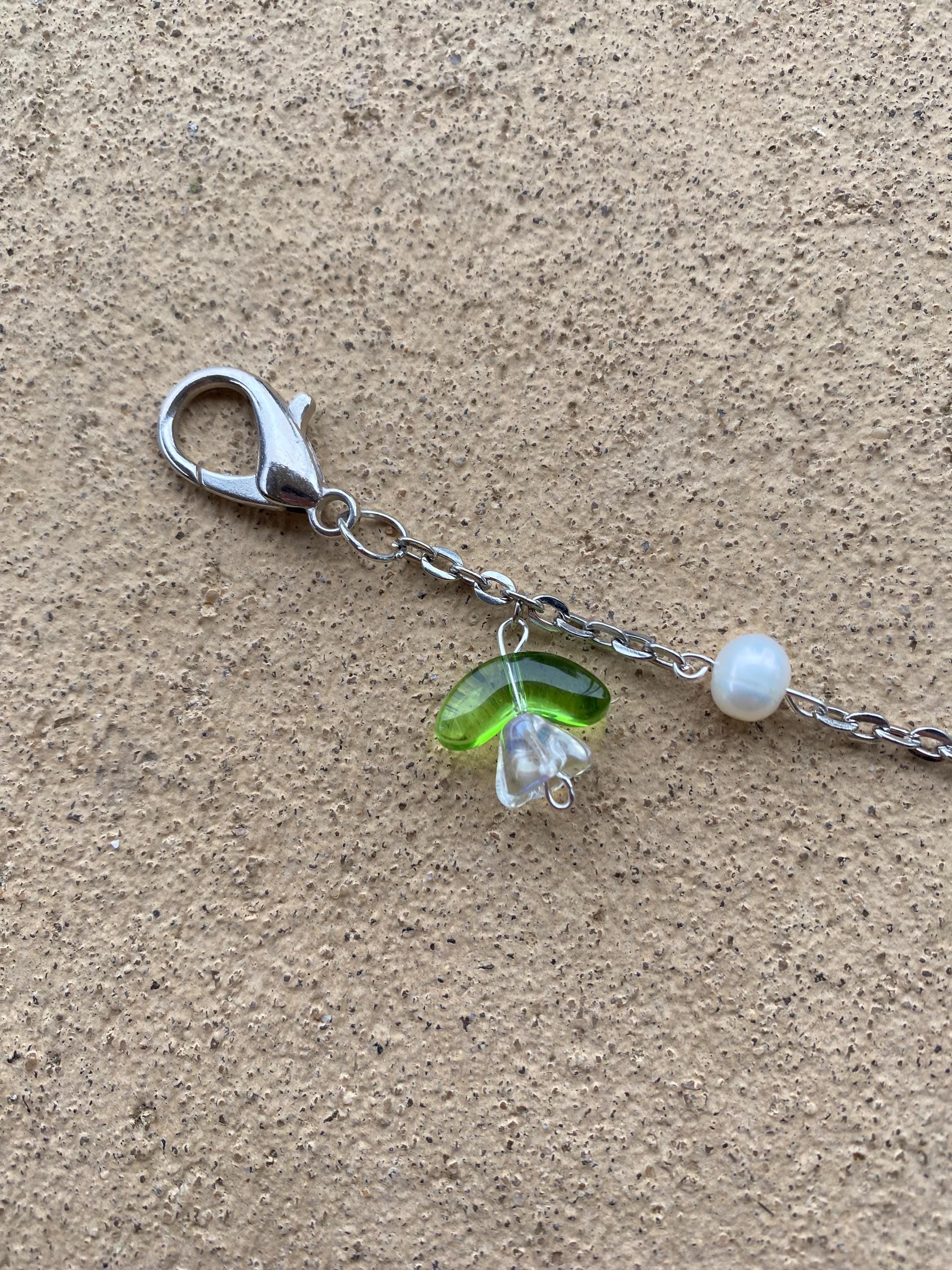 Pearl Iridescent Flowers Mask Chain